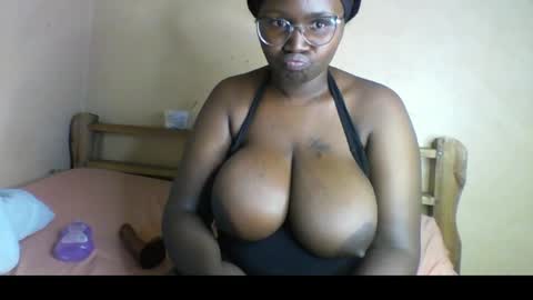 Snapshot of black_amor chatting on August 7, 8:27 am black_amor online show from August 7, 8:27 am