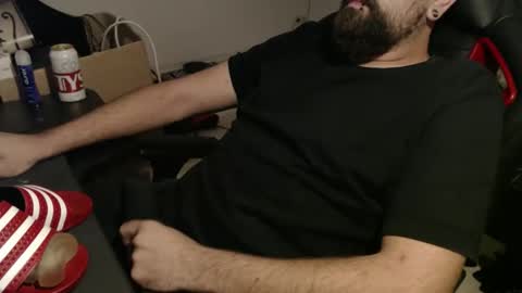 Snapshot of black_beard_slides chatting on September 11, 10:32 pm black_beard_slides online show from September 11, 10:32 pm