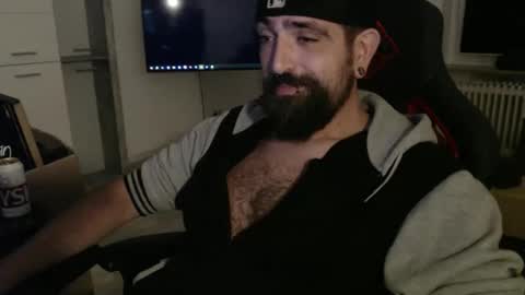 Snapshot of black_beard_slides chatting on September 20, 9:05 pm black_beard_slides online show from September 20, 9:05 pm