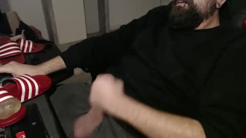 Snapshot of black_beard_slides chatting on October 13, 3:01 pm black_beard_slides online show from October 13, 3:01 pm