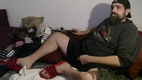 Snapshot of black_beard_slides chatting on October 27, 10:03 pm black_beard_slides online show from October 27, 10:03 pm