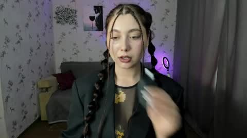 Snapshot of black_berry_bla_ck chatting on May 21, 10:33 am black_berry_bla_ck online show from May 21, 10:33 am