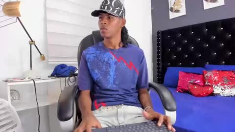 Snapshot of black_boy_22cm chatting on February 20, 2:29 am boy online show from February 20, 2:29 am