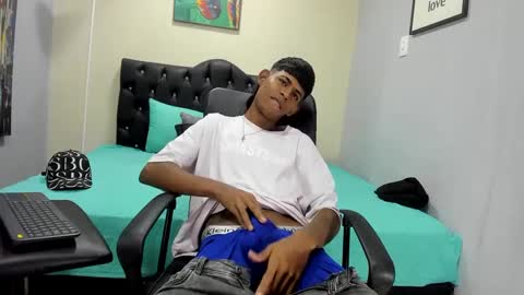 Snapshot of black_boy_22cm chatting on March 1, 2:04 am boy online show from March 1, 2:04 am