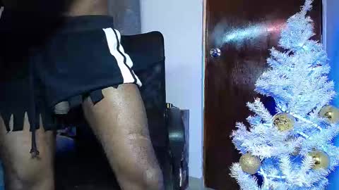 Snapshot of black_diamond_t chatting on December 28, 4:30 pm Black Diamond online show from December 28, 4:30 pm