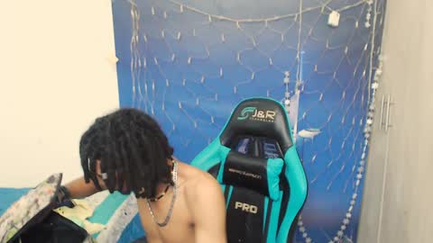 Black online show from December 30, 11:48 am