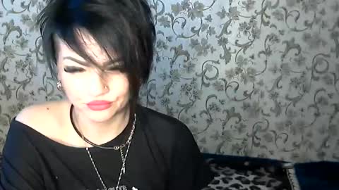 black_hot_01 online show from October 31, 8:59 am