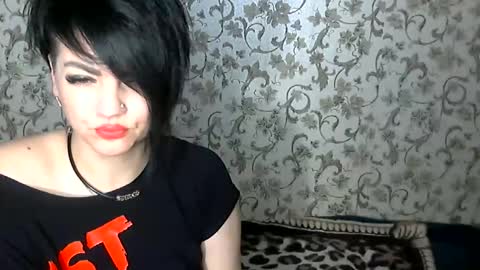 black_hot_01 online show from November 11, 11:32 am