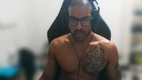 Snapshot of black_lollipop chatting on May 30, 5:21 pm Master online show from May 30, 5:21 pm