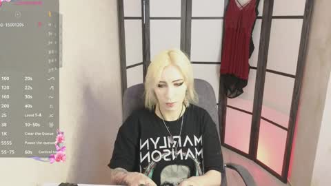 Snapshot of black_orchides chatting on May 18, 8:20 am Emily online show from May 18, 8:20 am