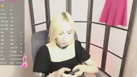 Snapshot of black_orchides chatting on June 17, 8:17 am Emily online show from June 17, 8:17 am