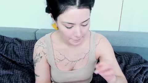 Snapshot of black_pant3r chatting on June 10, 4:12 am Mon Mon online show from June 10, 4:12 am