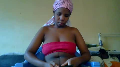Snapshot of black_queen0111254 chatting on July 12, 10:06 am Blackqueen online show from July 12, 10:06 am