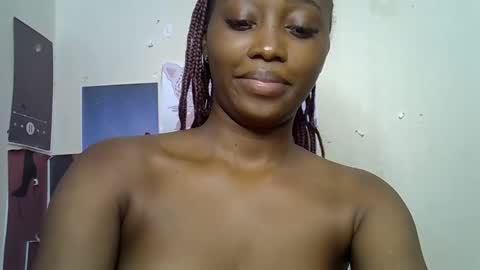 Snapshot of black_rosey chatting on February 15, 7:43 pm veraa online show from February 15, 7:43 pm