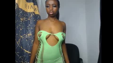 lela online show from April 25, 6:05 pm