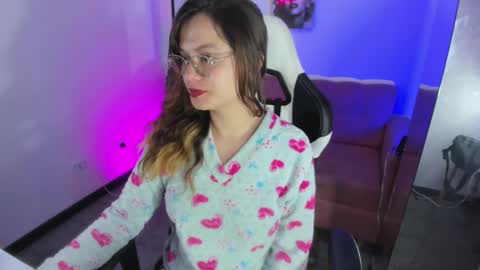 Snapshot of blackberry_s chatting on November 30, 12:53 pm Sophie online show from November 30, 12:53 pm