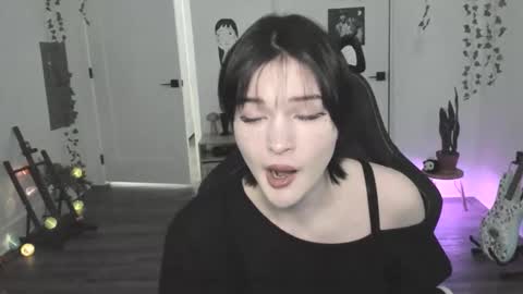 Ella online show from January 9, 6:10 pm