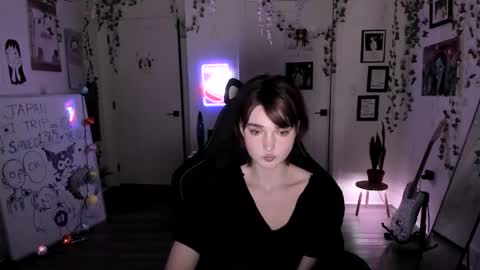 Ella online show from March 17, 8:39 am