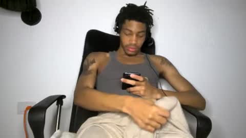 Snapshot of blackbulltitus chatting on June 17, 12:57 am BlackBullTitus online show from June 17, 12:57 am
