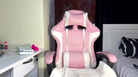 Black doll online show from April 29, 10:38 pm