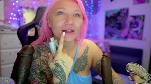 Snapshot of blackedbarbie chatting on December 2, 12:40 pm Alice online show from December 2, 12:40 pm