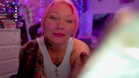 Snapshot of blackedbarbie chatting on December 14, 7:25 pm Alice online show from December 14, 7:25 pm