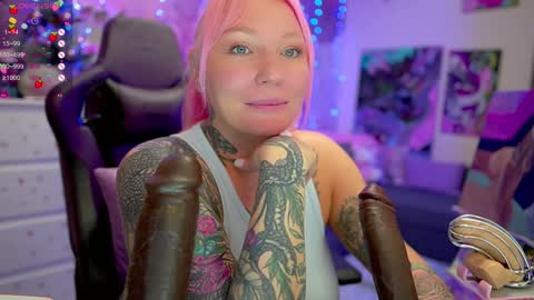 Snapshot of blackedbarbie chatting on December 14, 10:28 pm Alice online show from December 14, 10:28 pm