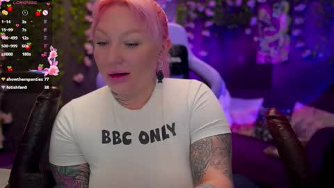 Snapshot of blackedbarbie chatting on October 16, 7:15 pm Alice online show from October 16, 7:15 pm