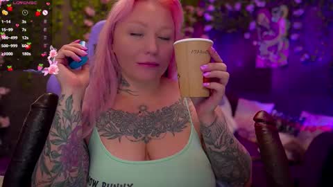 Snapshot of blackedbarbie chatting on October 17, 12:52 pm Alice online show from October 17, 12:52 pm