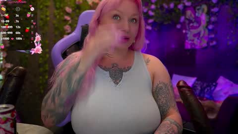 Snapshot of blackedbarbie chatting on October 18, 7:36 pm Alice online show from October 18, 7:36 pm