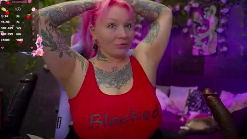 Snapshot of blackedbarbie chatting on November 9, 7:34 pm Alice online show from November 9, 7:34 pm