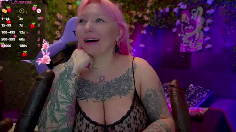 Snapshot of blackedbarbie chatting on November 22, 7:13 pm Alice online show from November 22, 7:13 pm