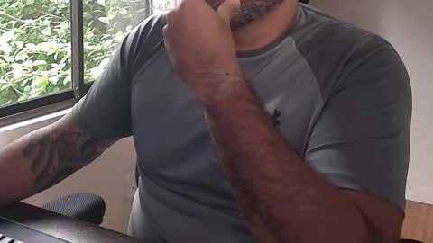 Snapshot of blackfirebird chatting on December 18, 8:37 pm blackfirebird online show from December 18, 8:37 pm