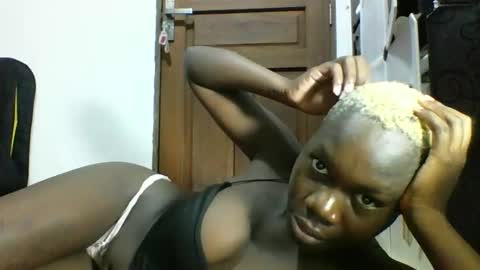 Snapshot of blackmarvel02 chatting on December 18, 1:44 am blackmarvel02 online show from December 18, 1:44 am