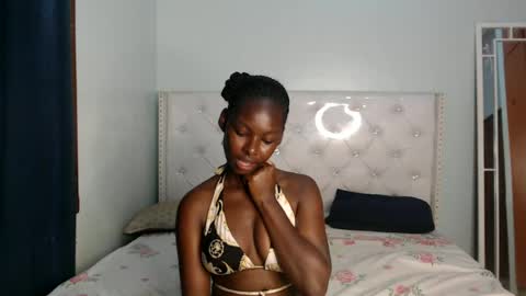 Snapshot of blackqueenofparis chatting on June 22, 10:07 pm Paris online show from June 22, 10:07 pm
