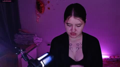 Snapshot of blackroseonee chatting on May 9, 8:36 pm blackroseonee online show from May 9, 8:36 pm