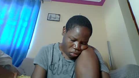 Snapshot of blacksexygal chatting on June 19, 11:03 am SARAH online show from June 19, 11:03 am
