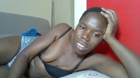 Snapshot of blacksexygal chatting on June 28, 8:15 pm SARAH online show from June 28, 8:15 pm