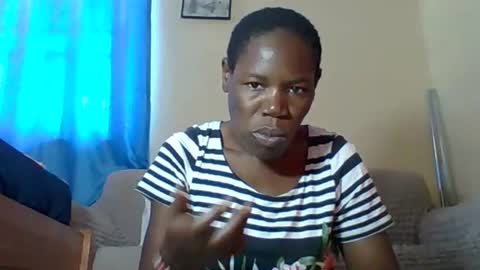 Snapshot of blacksexygal chatting on July 4, 9:15 am SARAH online show from July 4, 9:15 am