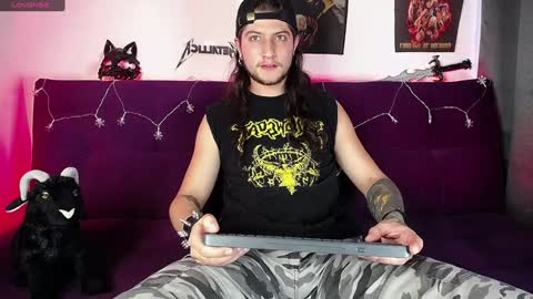 Snapshot of blackwolf_6 chatting on December 16, 6:05 pm Dave online show from December 16, 6:05 pm
