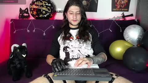 Snapshot of blackwolf_6 chatting on December 17, 11:16 pm Dave online show from December 17, 11:16 pm