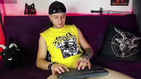 Snapshot of blackwolf_6 chatting on January 25, 12:17 am Dave online show from January 25, 12:17 am