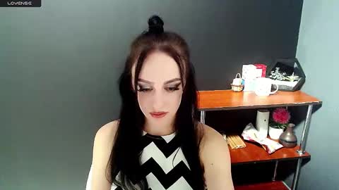 Ivy online show from December 19, 7:51 pm