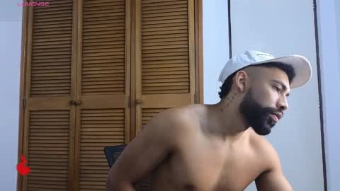 blade_miller_ online show from May 31, 6:09 pm