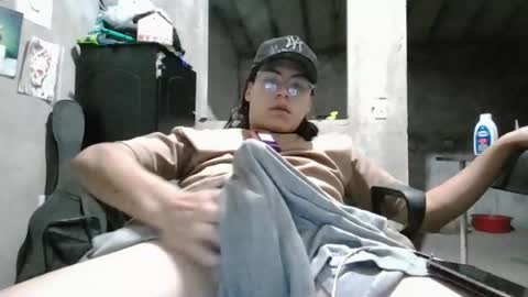 Snapshot of blade_sensual chatting on June 20, 6:49 am blade_sensual online show from June 20, 6:49 am