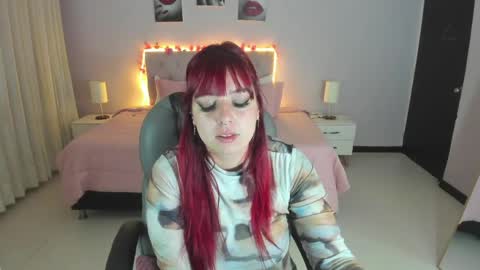 Snapshot of blair_red_ chatting on June 6, 12:10 pm blair_red_ online show from June 6, 12:10 pm