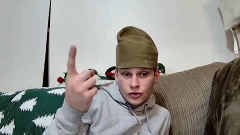 Snapshot of blakeandskylar chatting on December 14, 2:23 am BlakeAndSkylar online show from December 14, 2:23 am