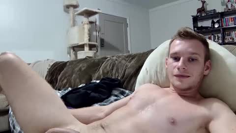 Snapshot of blakeandskylar chatting on December 17, 6:45 am BlakeAndSkylar online show from December 17, 6:45 am