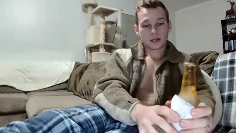 Snapshot of blakeandskylar chatting on December 31, 4:49 am BlakeAndSkylar online show from December 31, 4:49 am