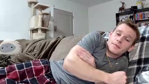 Snapshot of blakeandskylar chatting on January 4, 12:16 am BlakeAndSkylar online show from January 4, 12:16 am